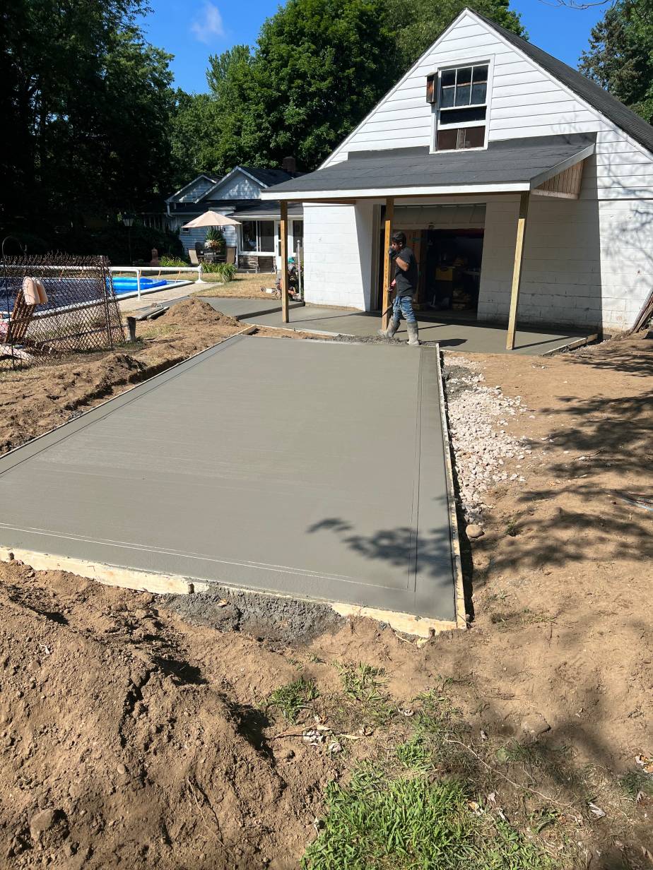 Modern Concrete Retaining Wall in Painesville, OH, 44077